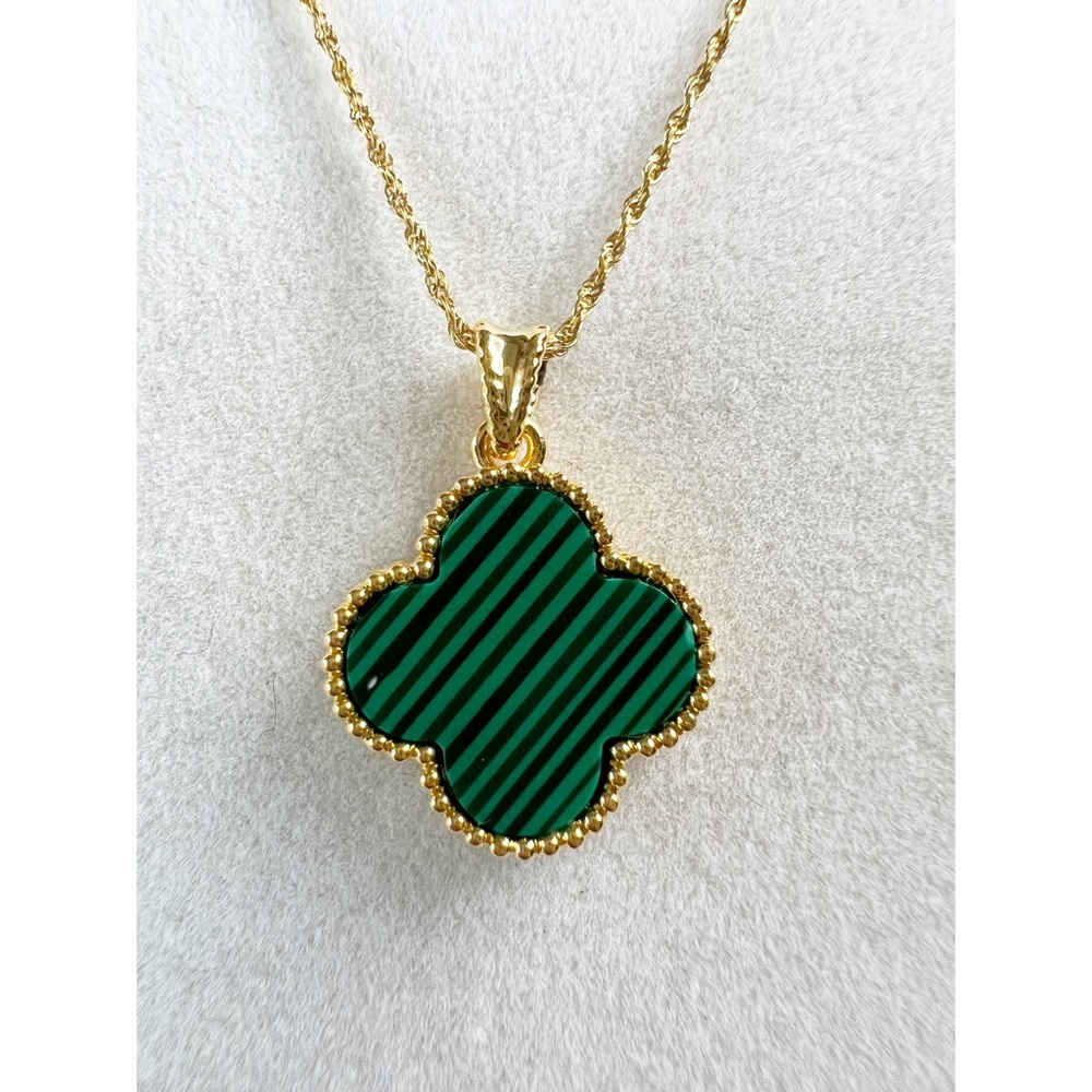 18k Solid Gold Clover Necklace , AU750 Stamped